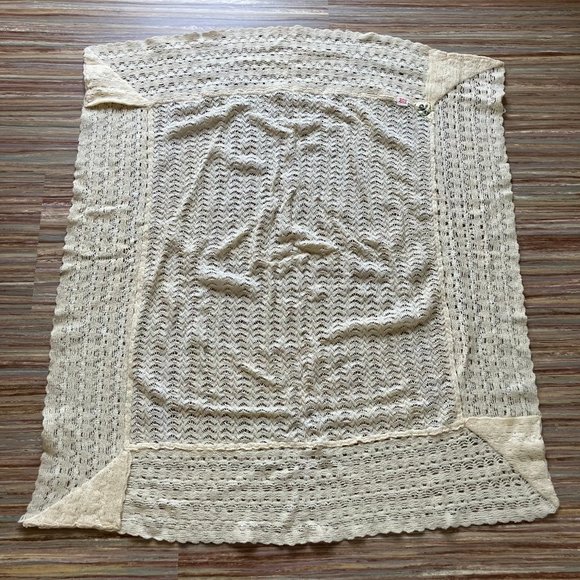 Vintage Baby Shawl Carriage Lap Blanket Wool Lace Throw Made in Alva Scotland - Picture 3 of 5